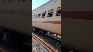 rail lineDadhiKyon video রেল লাইনে দাঁড়িয়ে আপনারা কেউ ভিডিও বানাবেন নাএই ভিডিওটা দেখুন কি হয়েছিল