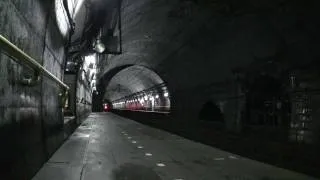 Trains pass through a Tunnel Station 北陸本線筒石駅 はくたか/北越通過(Re-encoded)