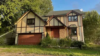 Exploring a Retro ABANDONED 1980’s Tudor House Stuck in Time