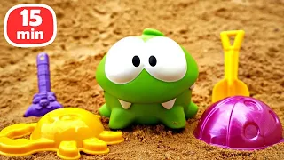 Ам Ням лепит куличики! Игры и развивающее видео про игрушки Om Nom