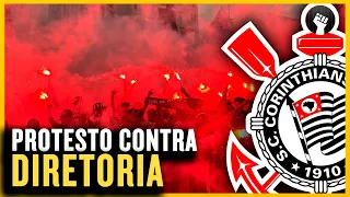 ORGANIZADAS do CORINTHIANS PROTESTAM contra DIRETORIA no Parque São Jorge