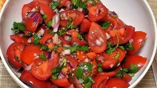 Einfacher Tomatensalat