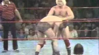 Buddy Rose v Roddy Piper - PNW Title Lumberjack Match