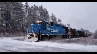 This Locomotive Struggles Painfully Up This Snowy Wisconsin Grade With Pulpwood #trains #trainvideo