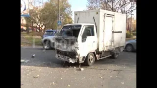 Дорогой внедорожник разбил водитель грузовика в Хабаровске. Mestoprotv