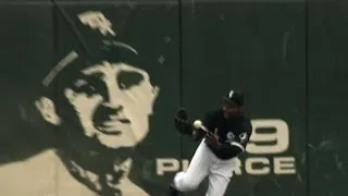 Dewayne Wise ROBS a home run to preserve Mark Buehrle's PERFECTO!