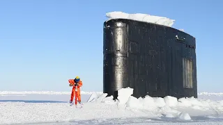 Gigantic $2 Billion US Submarine Gets Stuck in Ice