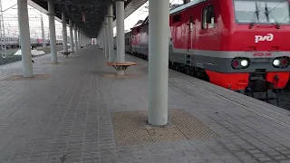 Фирменный Поезд "041М" с сообщением "Воркута-Москва" прибывает на вокзал "Ярославль Главный".