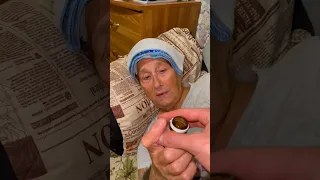 Подменила таблетки своей бабушке..😱👵🏻💊