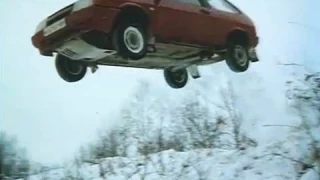 Хаги-Траггер (1994) - car chase scene