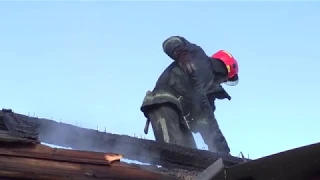 Ліквідація пожежі в одноповерховому будинку на чотирьох господарів у Житомирі