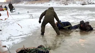 Рыбаки ПРОВАЛИВАЮТСЯ ПОД ЛЁД. Последний опасный лёд. Берегите себя.