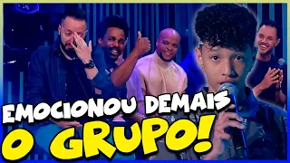 JOHN VOLTA AO PROGRAMA E EMOCIONA O GRUPO TURMA DO PAGODE NO PALCO DO RAUL GIL