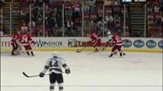 Датсюк уходит от силогого приема Hockey trick