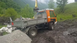 Lindner Unitrack 95 in muddy terrain