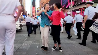 Forró at Times Square in the middle of random Marine event