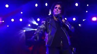 Alice Cooper - Nita Strauss Solo _ Poison Chastain 8-21-17