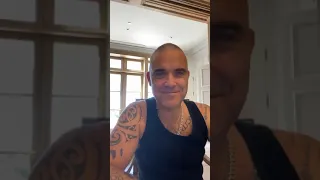 Robbie Williams sings "One" by U2