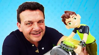 Ben 10 se está haciendo gigante. Videos de juguetes para niños.