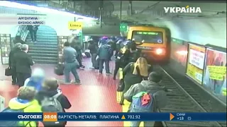 Жінка впала на колії у метро Буенос‑Айреса