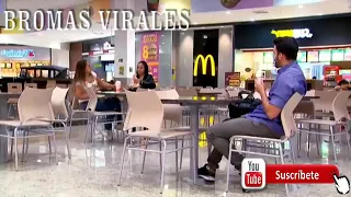 El hombre ciego comiendo helado videos de bromas
