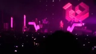 Stromae Zénith d'Auvergne 2014 [blague de merde + Tous les mêmes]