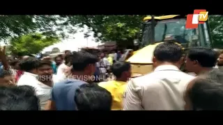 Public-District Admin faceoff in Kendrapada during eviction, Tehsildar gheraoed in Rajnagar