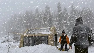 TENT CAMP WITH STOVE IN HEAVY SNOWFALL | Stuck on the Road @365gündoğadayiz