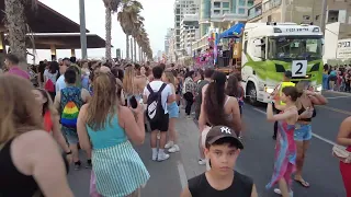 Scenes from Gay Pride Parade in Tel Aviv 2023 Girls dancing Гей-парад в Тель-Авиве Танцующие девушки