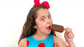 SARAH e o papai COM A MÁGICA DO SORVETES - Sarah cheats Dad with ice cream magic