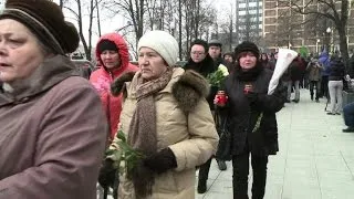 Russians pay tribute to slain opposition leader Nemtsov