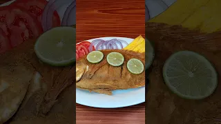 Este pescado frito es tan crujiente y delicioso. ¡Mira el secreto! 🤤😱#viral #shorts