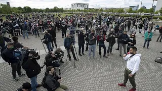 Европейцы протестуют против карантина