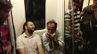 Mouth organ player in Delhi Metro ( Munindra Sagar ) Playing 'Gore Gore O Banke chhore '