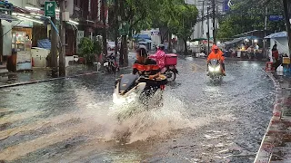 [4K] Walking in the Heavy Rain | Flooded Roads in Bangkok