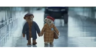 Рождественский ролик о путешествии пожилой пары плюшевых медведей
