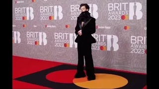 harry on the Brits red carpet! 💚