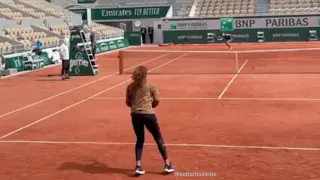 Naomi Osaka and Ash  Barty practice at Roland Garros