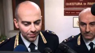 Polizia Rimini: arrestato 35enne per furto, probabile autore di 5 scippi in centro.wmv