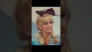 Goldie Hawn and Henry Gibson |  Bump-A-Dump-A-Dump-Dump | Rowan & Martin's Laugh-In