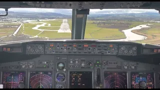 737-800 landing