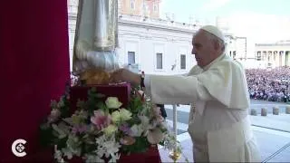 Pope Francis venerates Our Lady of Fatima