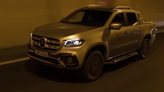 Mercedes-Benz X 350 d Diamond in Silver Metallic Driving in the city