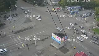 В Новокузнецке автоледи проехала на «красный» и спровоцировала серьёзную аварию