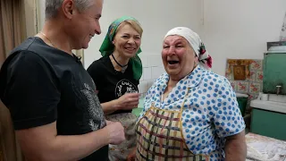 Мати Старенька Раньше Мене Встала Вирвала В Саду Василечки