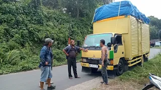 REMUK..!.TRUK LINTAS SUMATERA DIPALAK PREMAN DITENGAH HUTAN