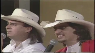 Mauricio & Maury canta Chuva e Solidão com André Luiz Mazzaropi no    Rancho do Jeca - 1.997
