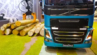 AMAZING RC VOLVO truck loading and transporting wood! DANGEROUS LOADING ACTION!