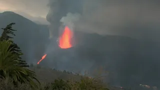 Un "tsunami" de lava hace avanzar la colada más activa y cubre ya 732 ha
