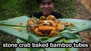 Survival life: Find crabs in the forest and grill them with bamboo tube - Primitive skills #5
